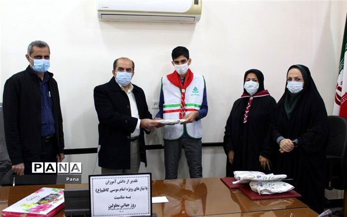 دانش‌آموزان با نیازهای ویژه محمودآباد تجلیل شدند