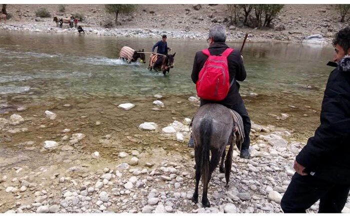 معلمانی که برای رسیدن به مرتفع‌ترین روستای بدون جاده 9 ساعت در راهند