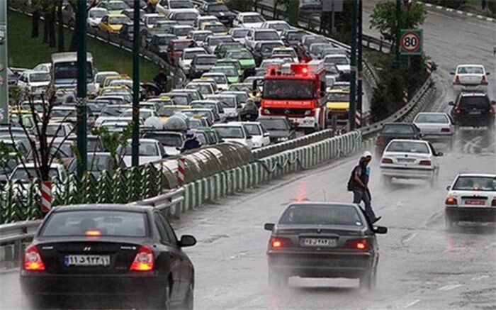 بارش برف و باران در پایتخت بار ترافیکی صبحگاهی را سنگین کرد