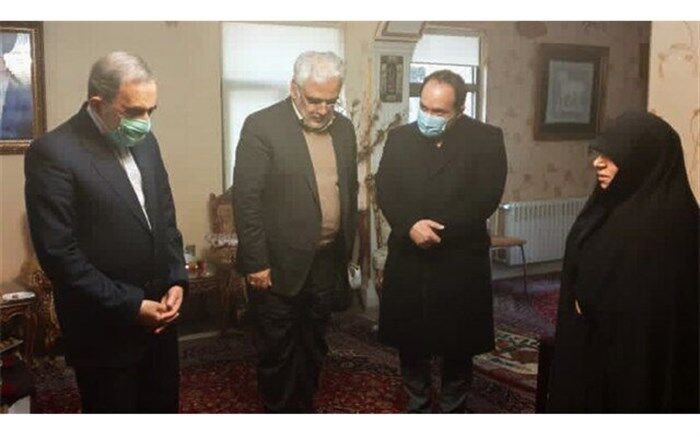ابلاغ مراتب همدردی مقام معظم رهبری به خانواده شهید فخری‌زاده‌ توسط ولایتی