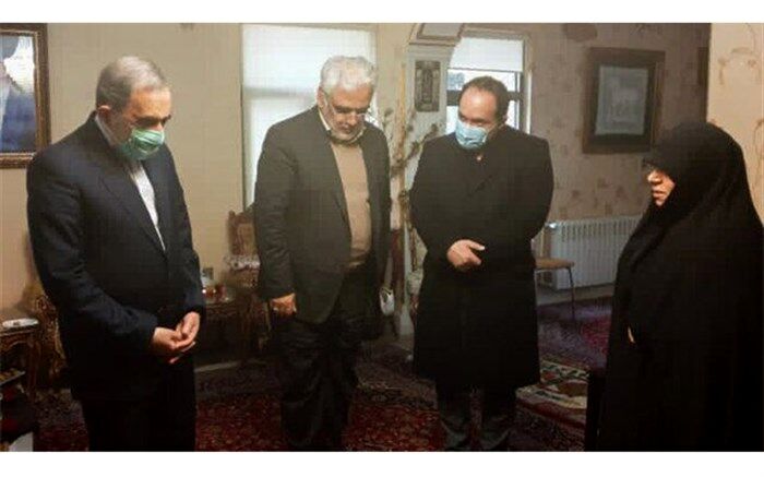 ابلاغ مراتب همدردی مقام معظم رهبری به خانواده شهید فخری‌زاده‌ توسط ولایتی