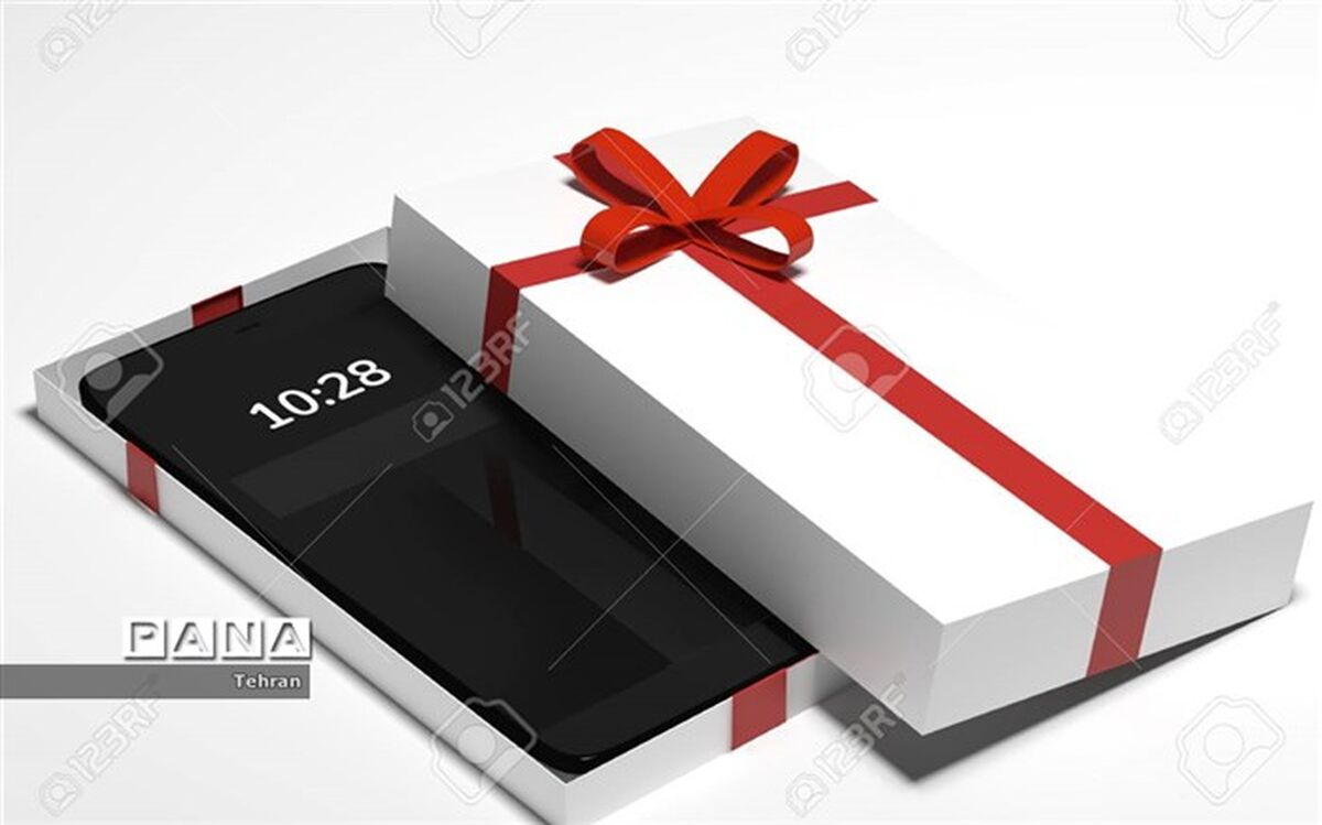 اهدای گوشی هوشمند به دانش آموزان نیازمند منطقه 14