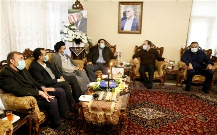 دیدار فرزندان شهدای شاخص انقلاب و دفاع مقدس با خانواده شهید فخری‌زاده