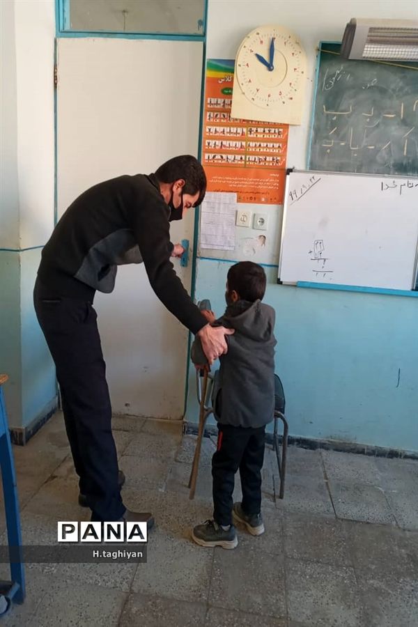 معلمان در سنگر خدمت به دانش‌آموزان محروم