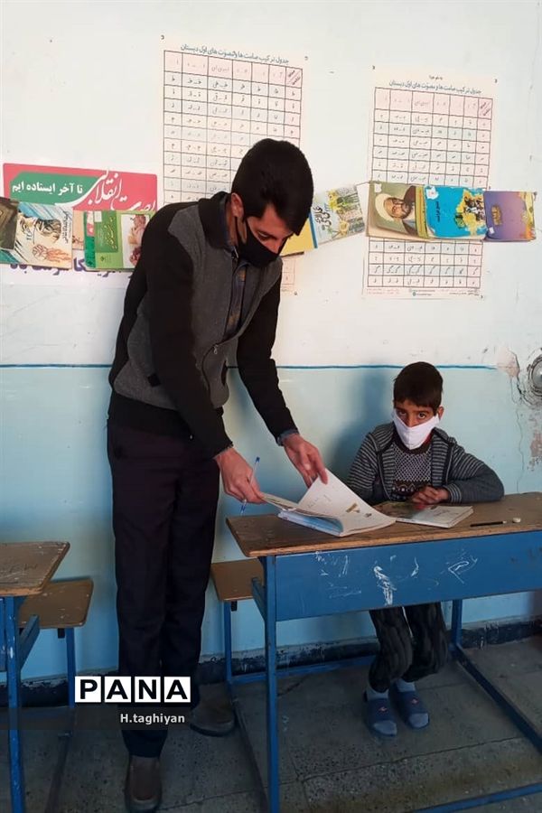 معلمان در سنگر خدمت به دانش‌آموزان محروم