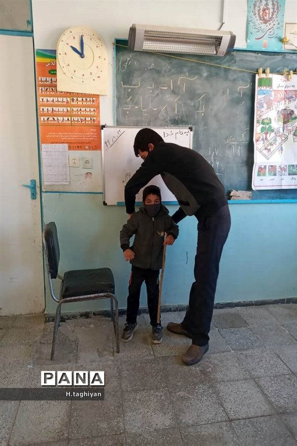 معلمان در سنگر خدمت به دانش‌آموزان محروم