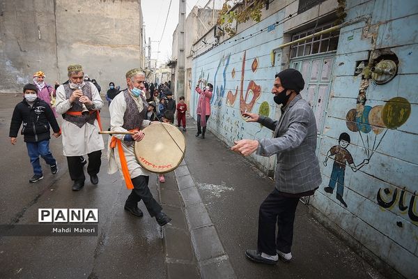 جشن یلدایی برای بچه های محله دروازه غار
