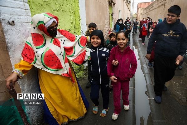 جشن یلدایی برای بچه های محله دروازه غار