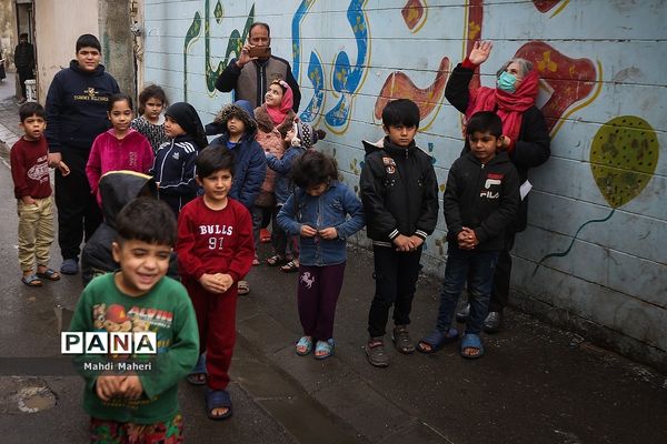 جشن یلدایی برای بچه های محله دروازه غار