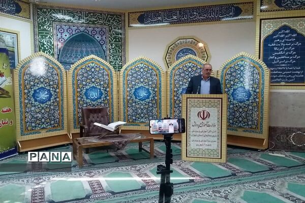 برگزاری محفل انس با قرآن، به مناسبت  بزرگداشت هفته قرآن، عترت و نماز در آموزش و پرورش ناحیه یک ری
