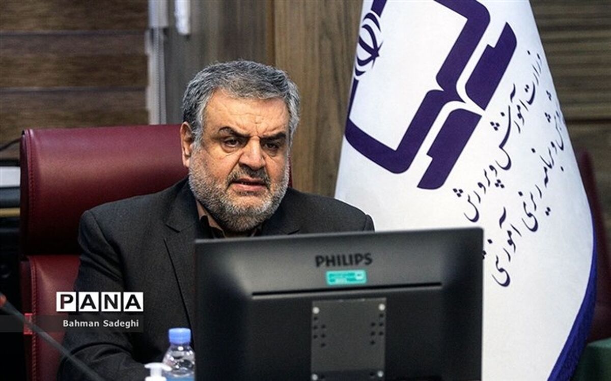 ملکی: کتاب درسی هیچ گاه حذف نخواهد شد ولی نباید به اسطوره و بت تبدیل شود