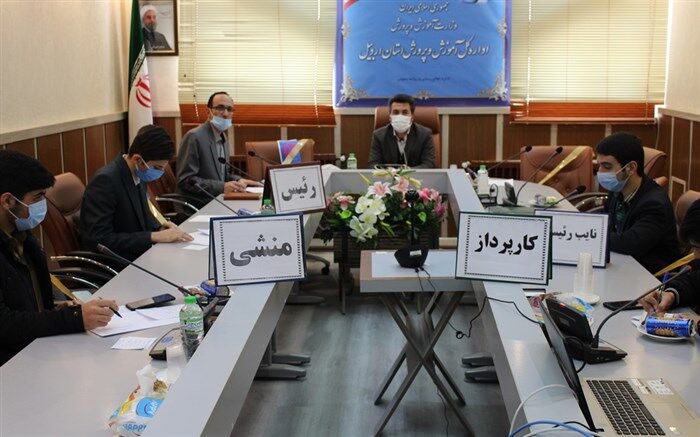 مجلس دانش‌آموزی محلی برای مسئولیت پذیری و بالابردن اعتماد به نفس دانش آموزان است