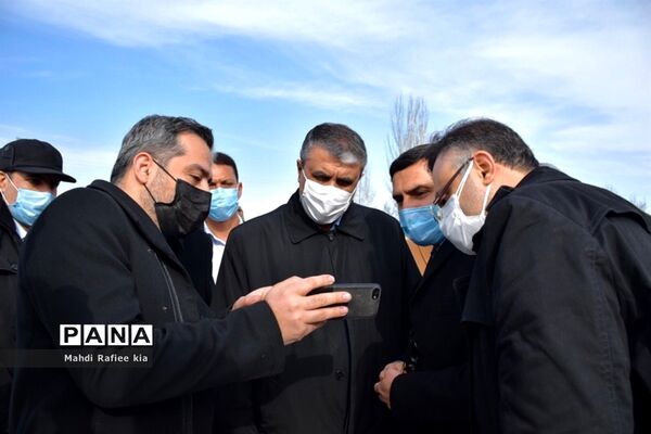 افتتاح مدرسه  و بازدید وزیر راه و شهرسازى از ایستگاه قطار