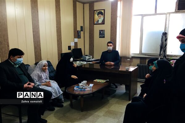 نمایشگاه پیامی به فرشتگان خط مقدم
