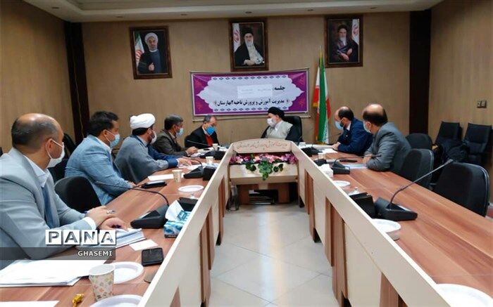 تمام نهادها و ارگانها باید  در برگزاری  مسابقات و برنامه های قرآنی مشارکت کنند