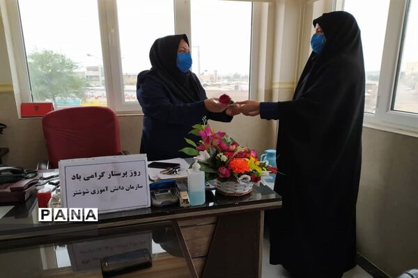 تقدیر پیشتازان سازمان دانش‌آموزی شوشتر از پرستاران و کادر درمان بیمارستان خاتم الانبیا (ص)