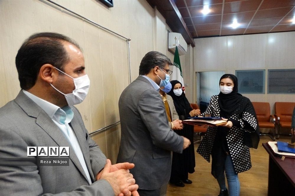 آیین تجلیل از منتخبین پژوهشگر و مولفان بهارستان یک