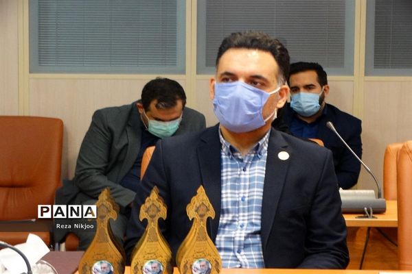 آیین تجلیل از منتخبین پژوهشگر و مولفان بهارستان یک