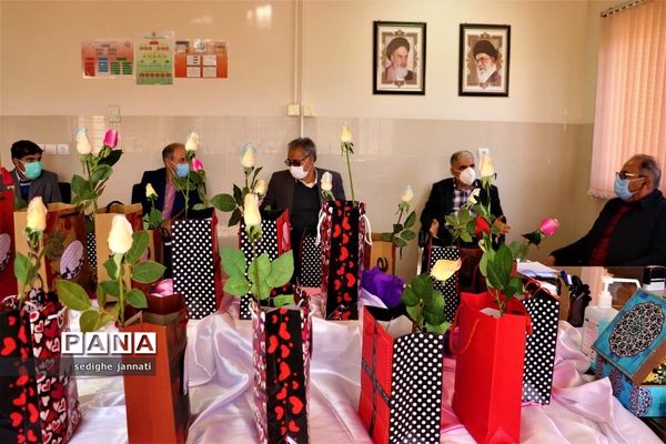 تجلیل جهادگران سنگر علم آموزی از مدافعان سلامت در آباده