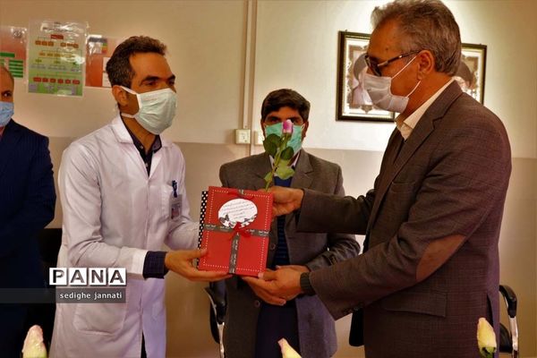 تجلیل جهادگران سنگر علم آموزی از مدافعان سلامت در آباده