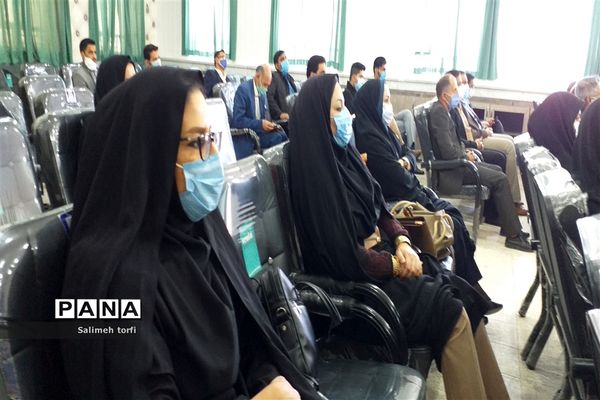 برگزاری جلسه مدیران مقطع ابتدایی درسالن اجتماعات اداره شهرستان حمیدیه