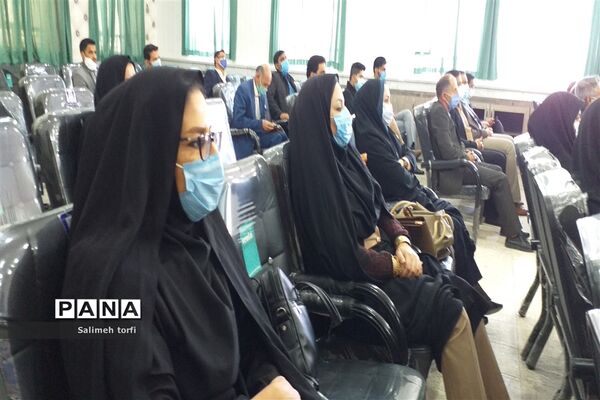 برگزاری جلسه مدیران مقطع ابتدایی درسالن اجتماعات اداره شهرستان حمیدیه