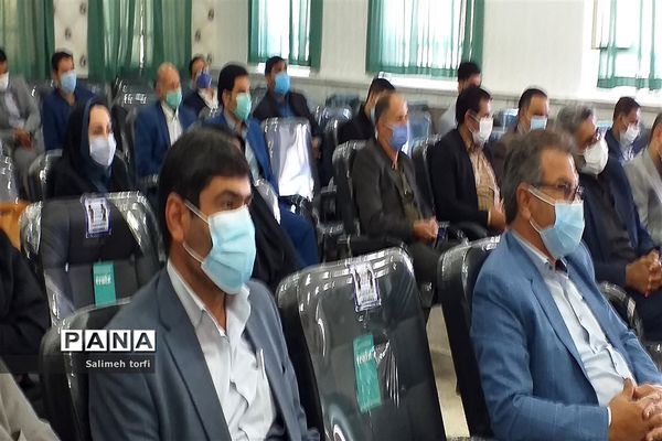 برگزاری جلسه مدیران مقطع ابتدایی درسالن اجتماعات اداره شهرستان حمیدیه