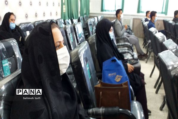 برگزاری جلسه مدیران مقطع ابتدایی درسالن اجتماعات اداره شهرستان حمیدیه