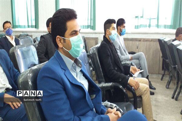 برگزاری جلسه مدیران مقطع ابتدایی درسالن اجتماعات اداره شهرستان حمیدیه