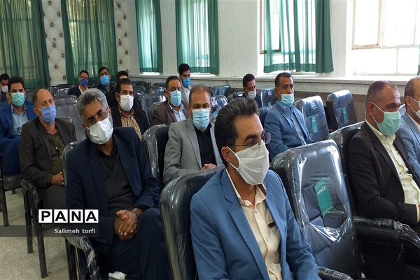 برگزاری جلسه مدیران مقطع ابتدایی درسالن اجتماعات اداره شهرستان حمیدیه