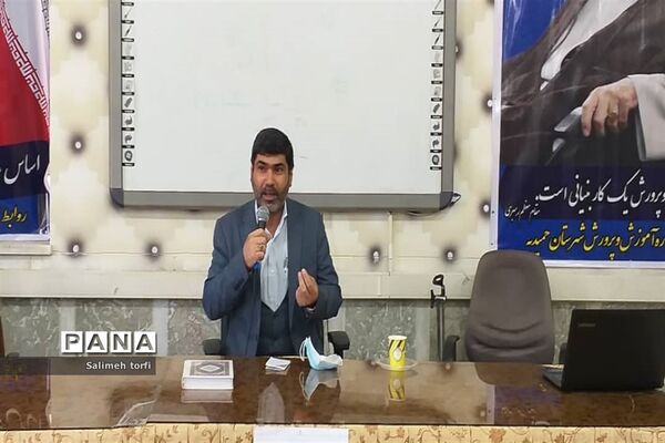 برگزاری جلسه مدیران مقطع ابتدایی درسالن اجتماعات اداره شهرستان حمیدیه