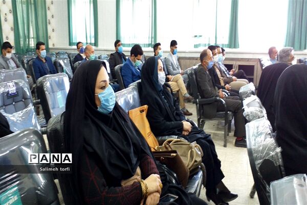 برگزاری جلسه مدیران مقطع ابتدایی درسالن اجتماعات اداره شهرستان حمیدیه
