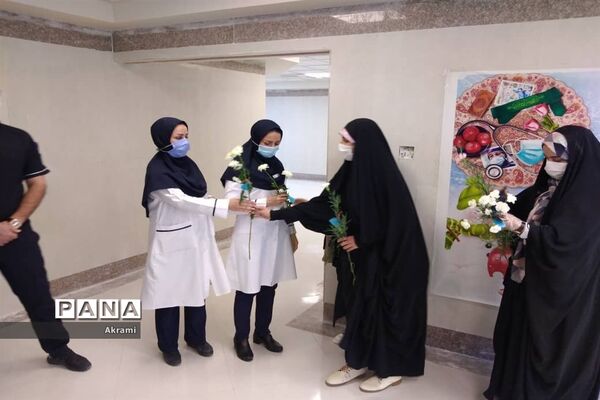 به مناسبت روز پرستاراز پرستاران ابرکوه تجلیل شد