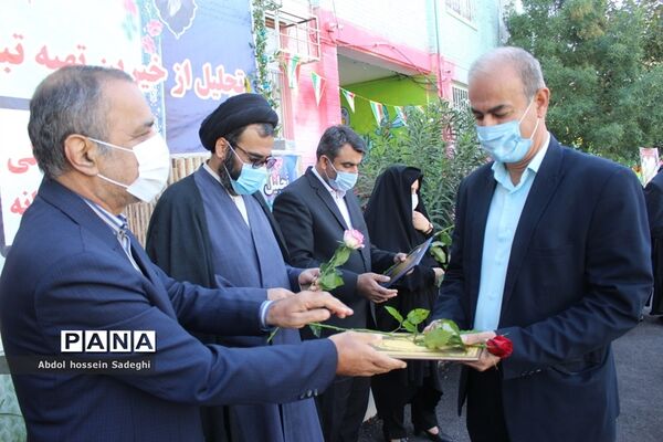تجلیل از خیرین تهیه تبلت  شهرستان بوشهر