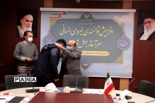تجلیل از دانش‌آموزان مدال‌آور آموزش و پرورش منطقه ۱۳ تهران در المپیاد‌های علمی کشور