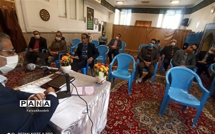 همه کارمندان دولت در کاشمرحامی ایتام می شوند