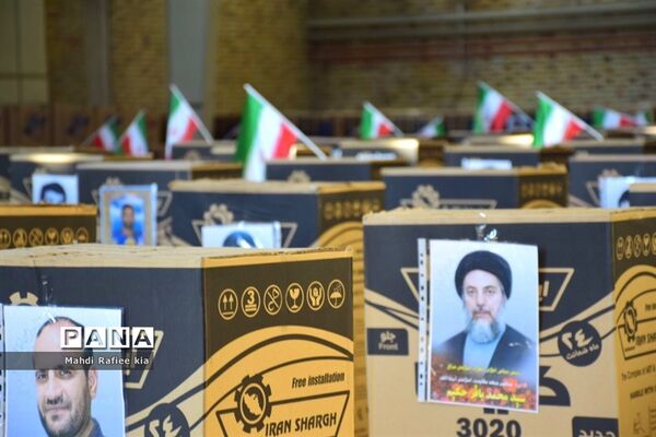 اهداى 600 دستگاه وسیله گرمایشى به نیازمندان و ١٨٥٠ دستگاه تبلت  به دانش آموزان نیازمند