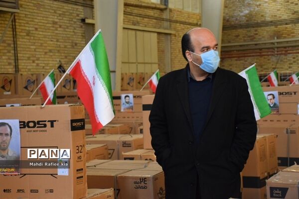 اهداى 600 دستگاه وسیله گرمایشى به نیازمندان و ١٨٥٠ دستگاه تبلت  به دانش آموزان نیازمند