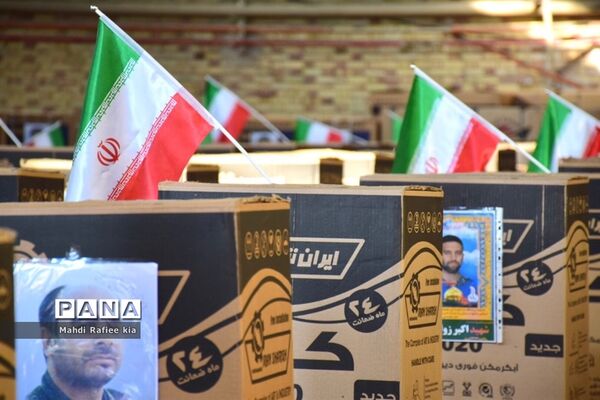 اهداى 600 دستگاه وسیله گرمایشى به نیازمندان و ١٨٥٠ دستگاه تبلت  به دانش آموزان نیازمند