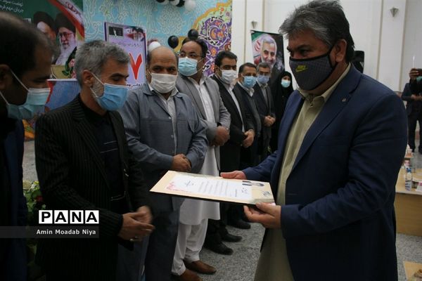 تجلیل از فعالان عرصه سوادآموزی در زاهدان