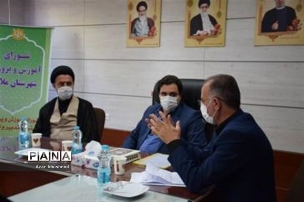 برگزاری آیین معرفی آثار فرهنگیان نویسنده در ملارد