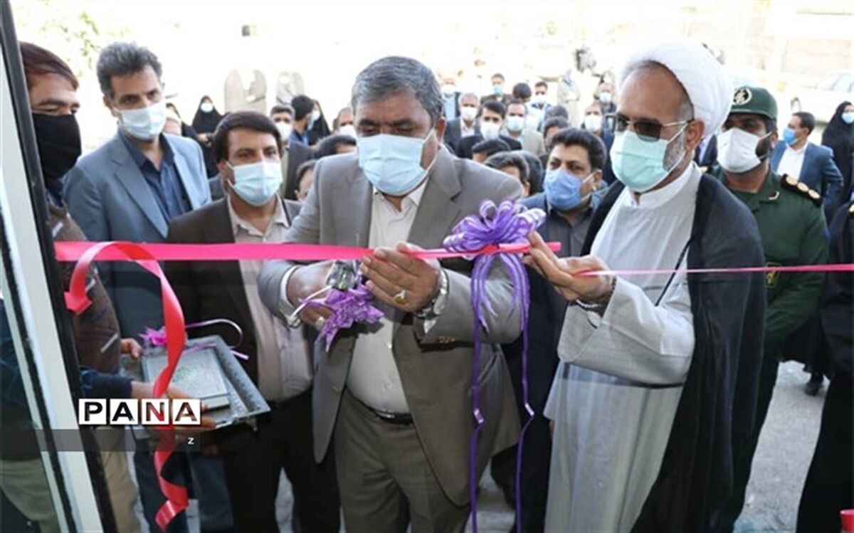 سالن اجتماعات مدیریت آموزش و پرورش شهرستان عنبرآباد با اعتباری بالغ بر ۳۸۰ میلیون تومان افتتاح شد