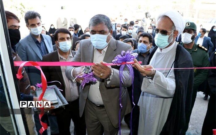 سالن اجتماعات مدیریت آموزش و پرورش شهرستان عنبرآباد با اعتباری بالغ بر ۳۸۰ میلیون تومان افتتاح شد