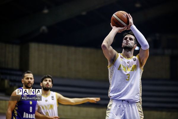 دیدار تیم‌های بسکتبال اکسون و نفت آبادان