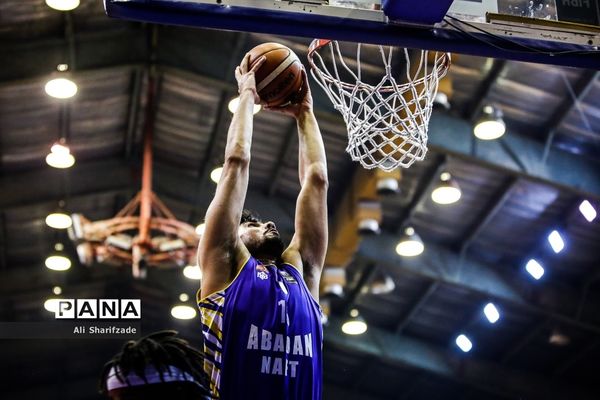 دیدار تیم‌های بسکتبال اکسون و نفت آبادان