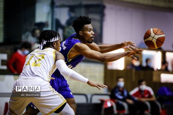 دیدار تیم‌های بسکتبال اکسون و نفت آبادان
