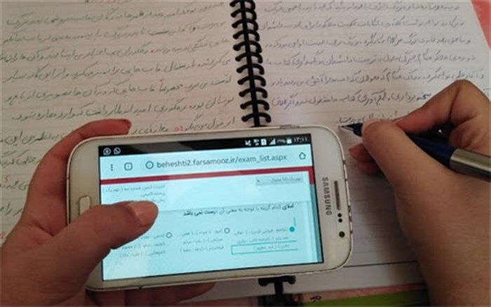 تاثیر فضای مجازی بر عملکرد دانش آموزان