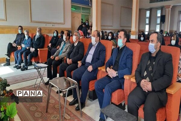 اهدا 75 تبلت به دانش آموزان بی بضاعت شهرستان نظر آباد