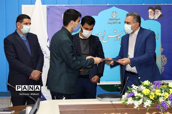 آیین تحلیف اعضای هیات رئیسه مجلس دانش‌آموزی مازندران