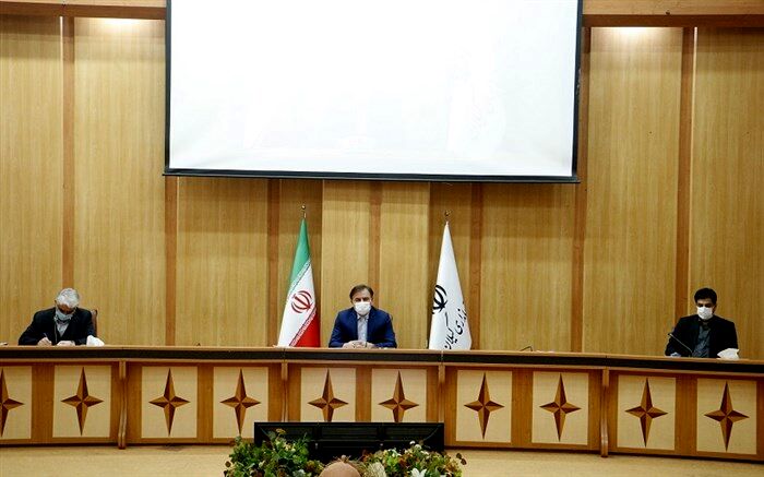 قدردانی استاندار از خیران در تأمین تجهیزات هوشمند آموزشی برای دانش‌آموزان نیازمند
